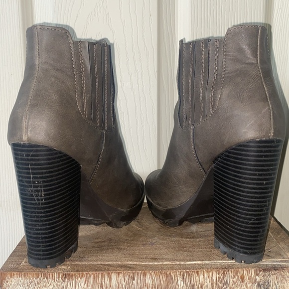 Candie’s Stretch Ankle Brown Ankle Boots (Previously Owned) - Picture 3 of 8